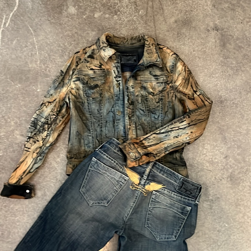 Robin’s skinny jeans.